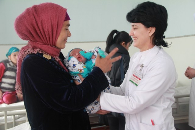 vakhdat-dr-and-mother